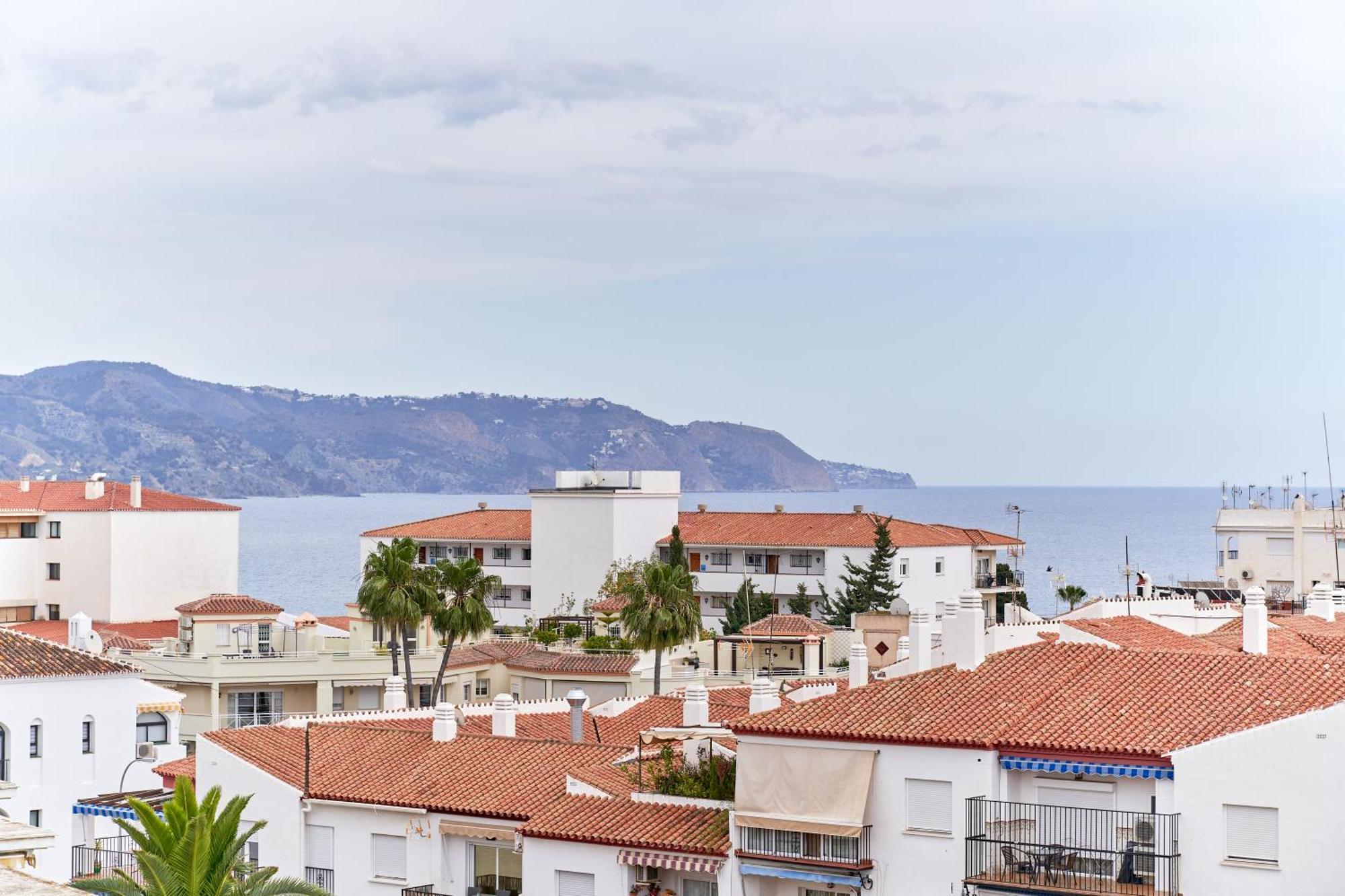 1 Bed Apartment With Sea View Nerja Eksteriør bilde